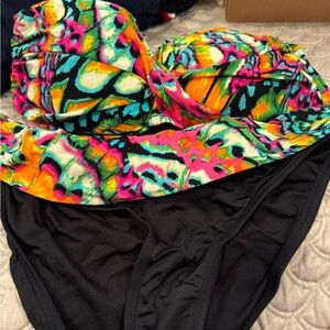 Kenneth Cole Reaction Multicolored Bathing Suit NWOT Size Large